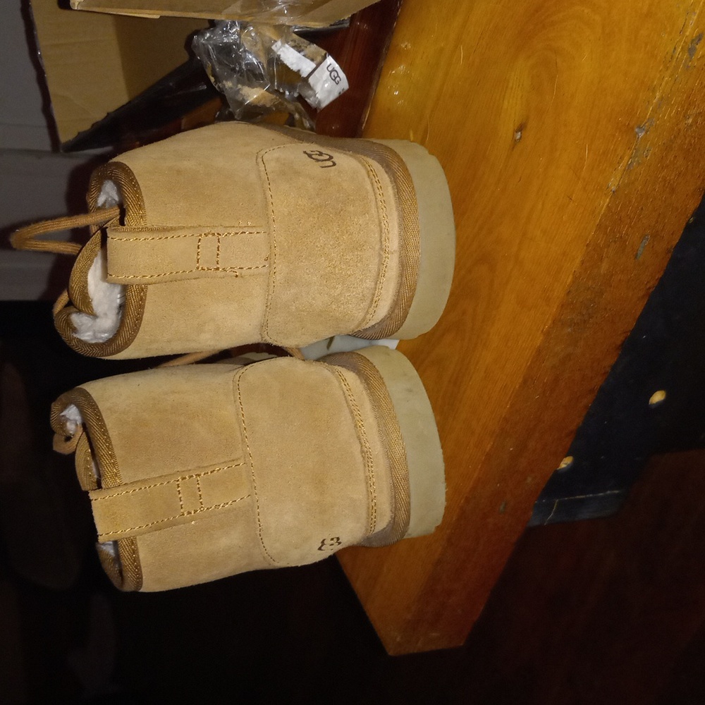 Neumel Uggs - image 4